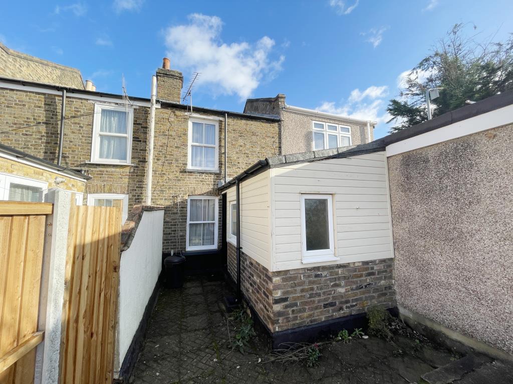 Lot: 73 - TERRACED PERIOD HOUSE FOR IMPROVEMENT - Outside image of house looking back from garden